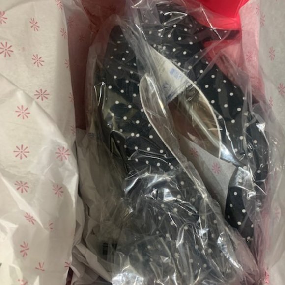 Isaac Mizrahi Black heels with white dots and white piping - Picture 3 of 10